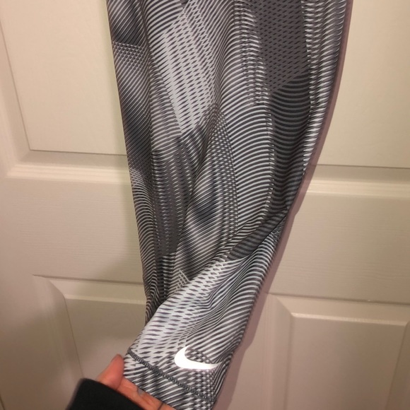 Nike workout tank top - Picture 2 of 3